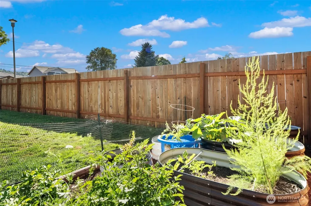 4210 Ohio Longview WA 98632