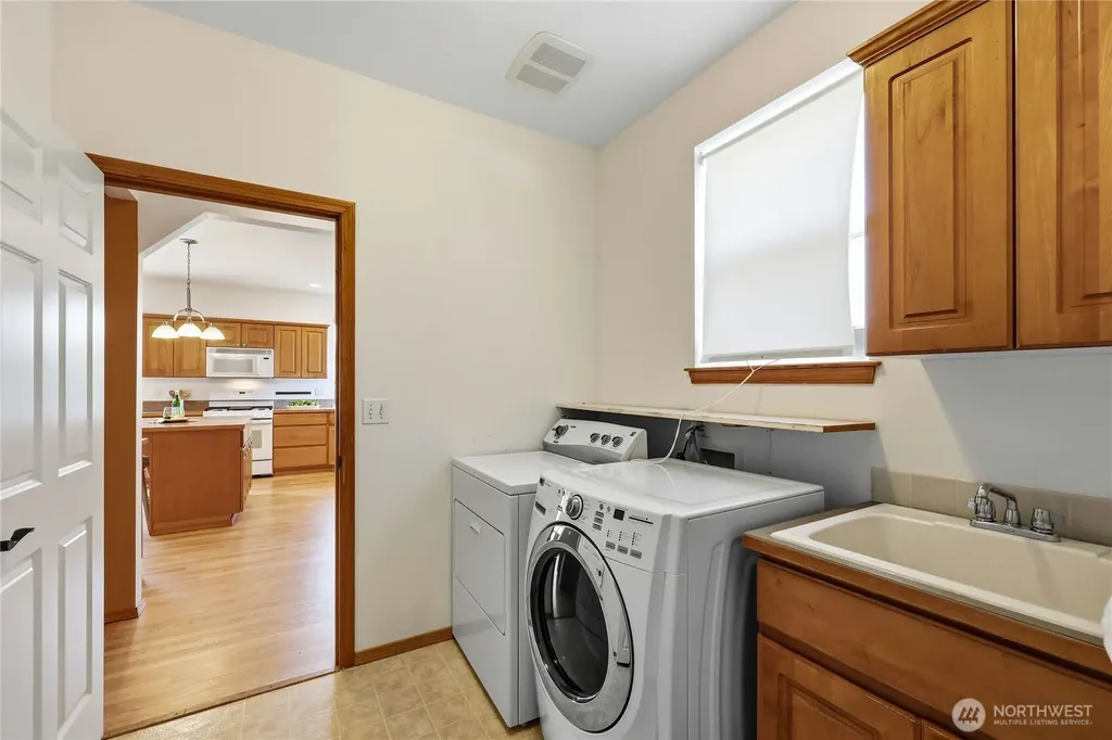 1381 NE Amber Court Poulsbo WA 98370