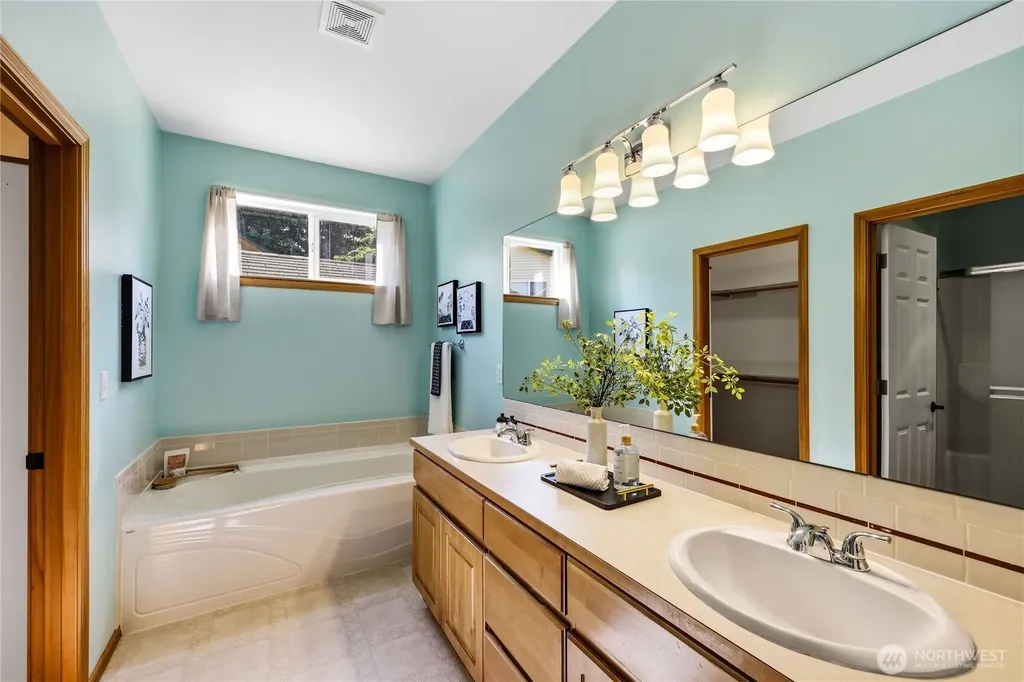 1381 NE Amber Court Poulsbo WA 98370
