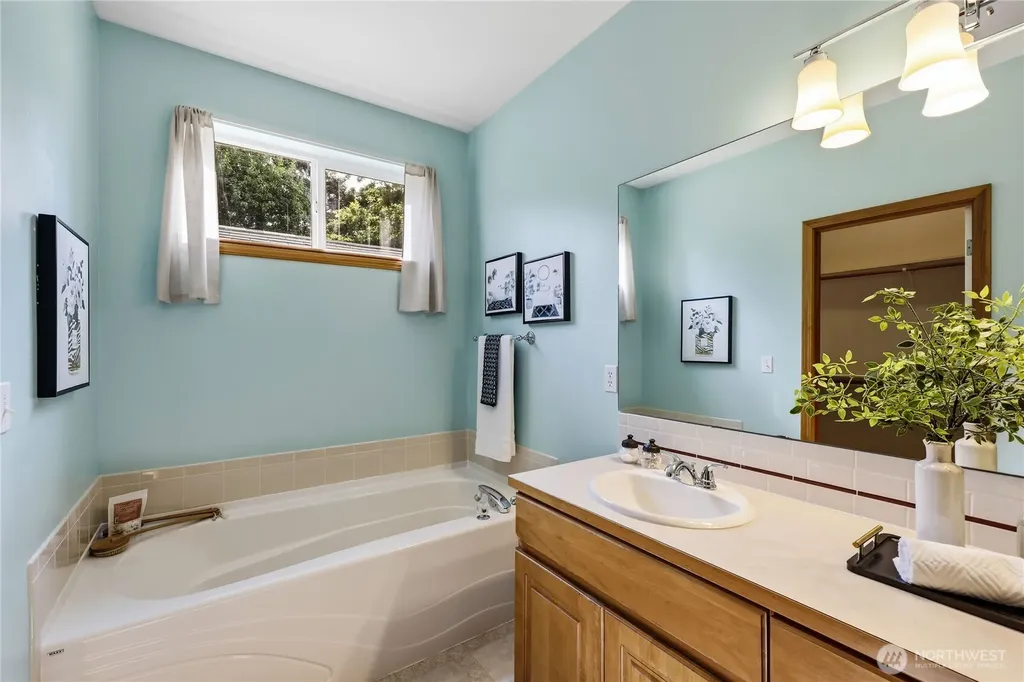 1381 NE Amber Court Poulsbo WA 98370