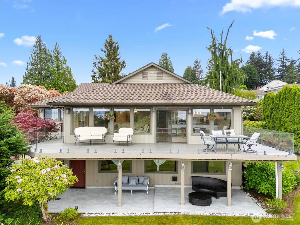 5128 Seaview Way Everett WA 98203
