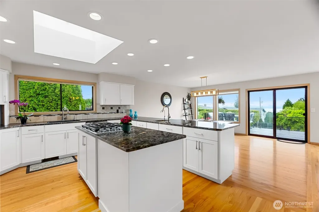 5128 Seaview Way Everett WA 98203