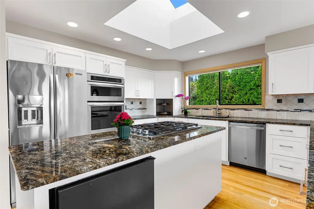 5128 Seaview Way Everett WA 98203
