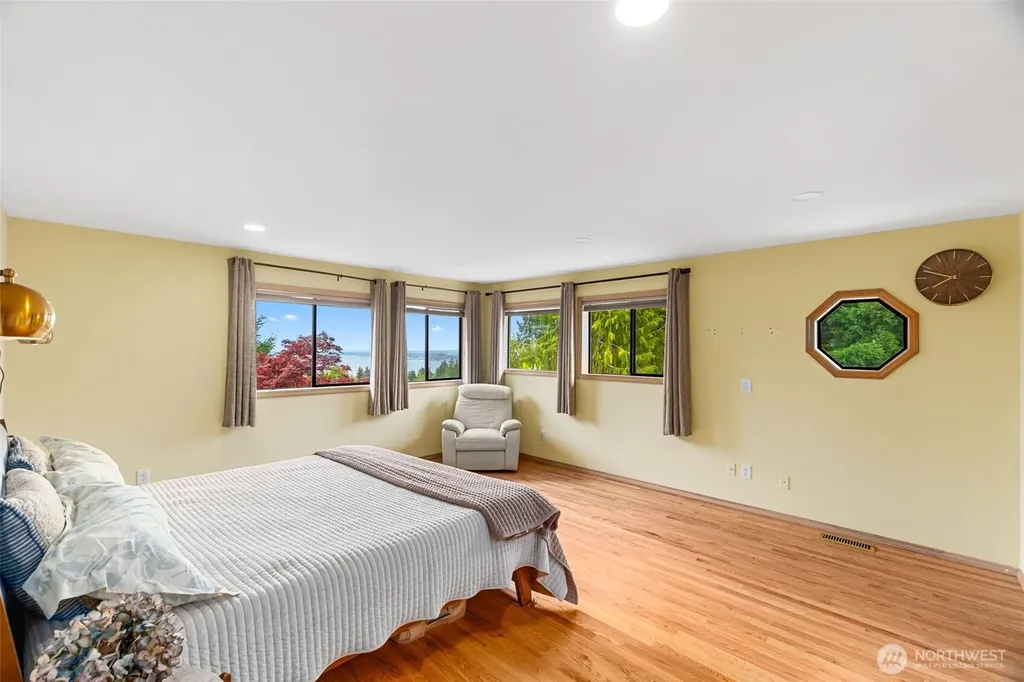 5128 Seaview Way Everett WA 98203