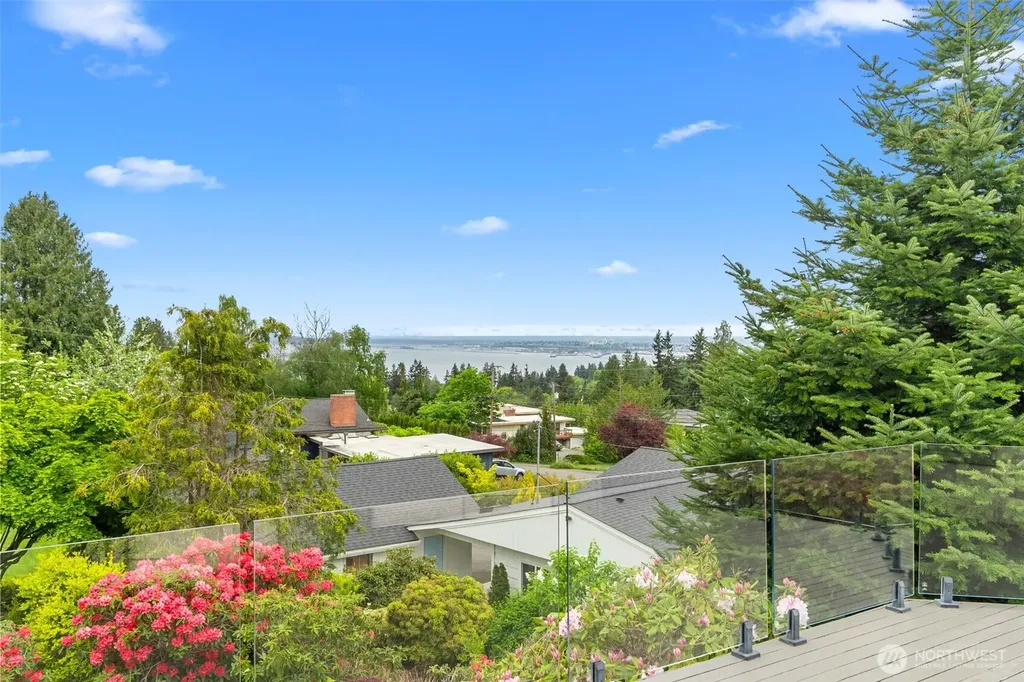 5128 Seaview Way Everett WA 98203