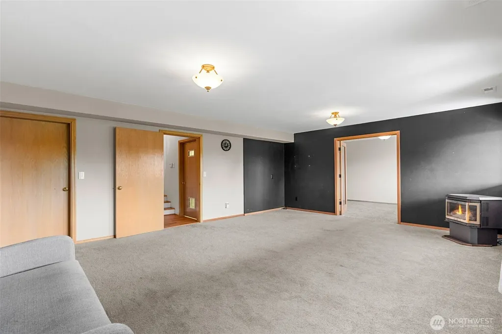 5128 Seaview Way Everett WA 98203