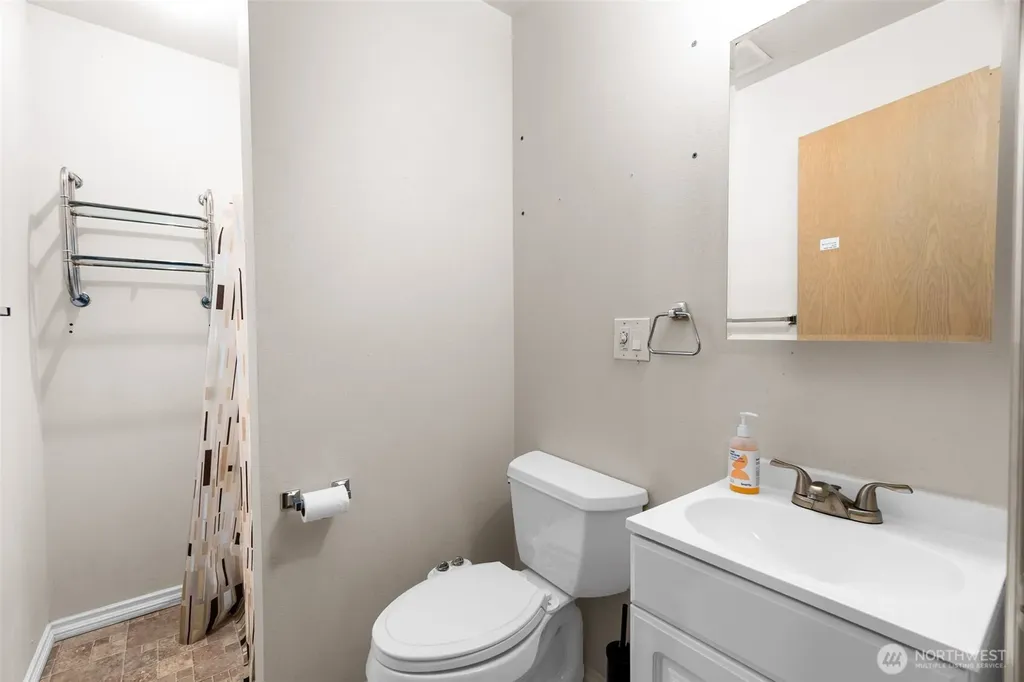 5128 Seaview Way Everett WA 98203
