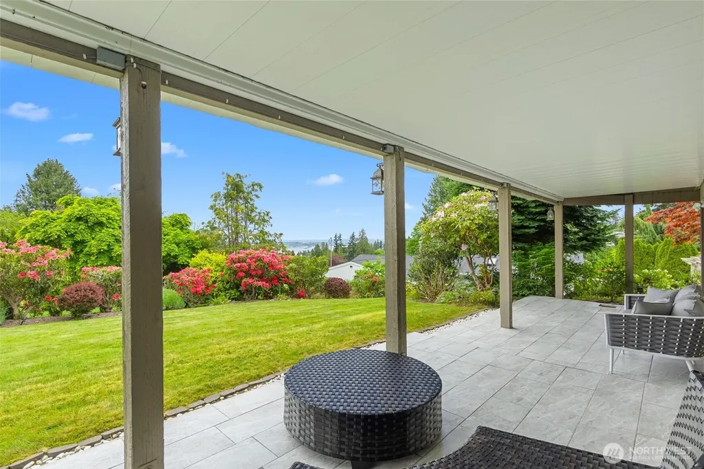 5128 Seaview Way Everett WA 98203
