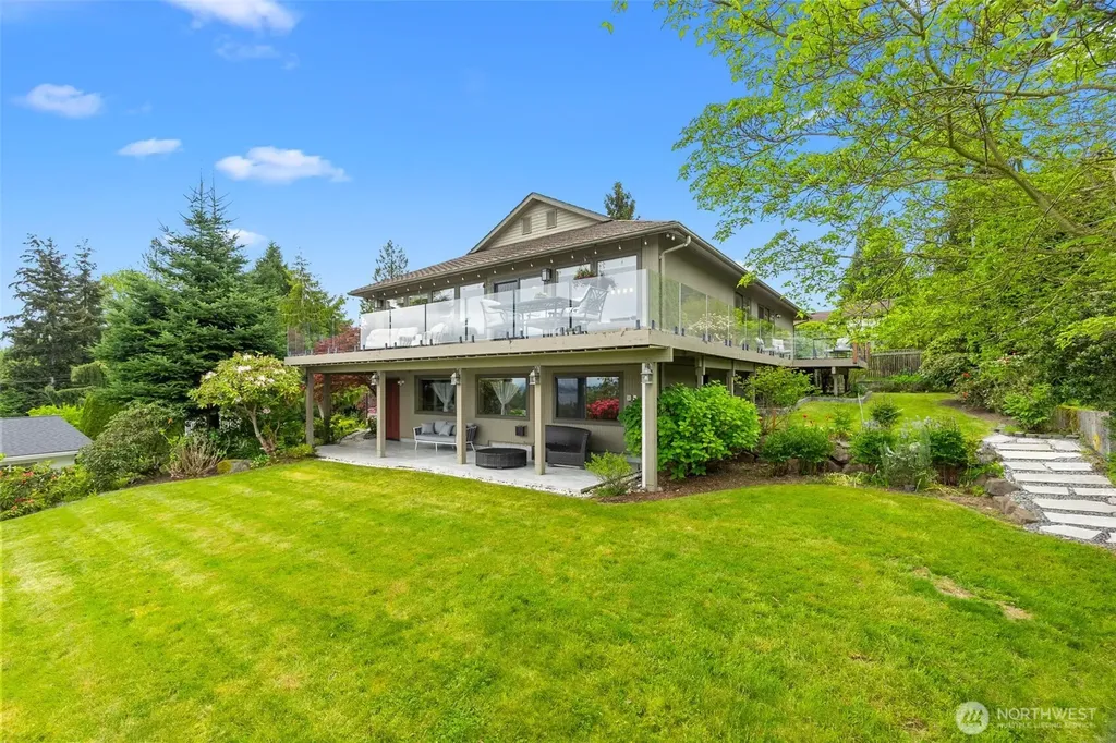 5128 Seaview Way Everett WA 98203