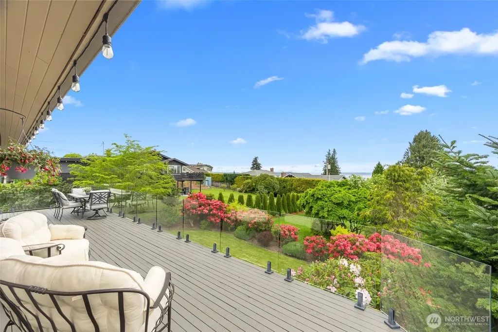 5128 Seaview Way Everett WA 98203