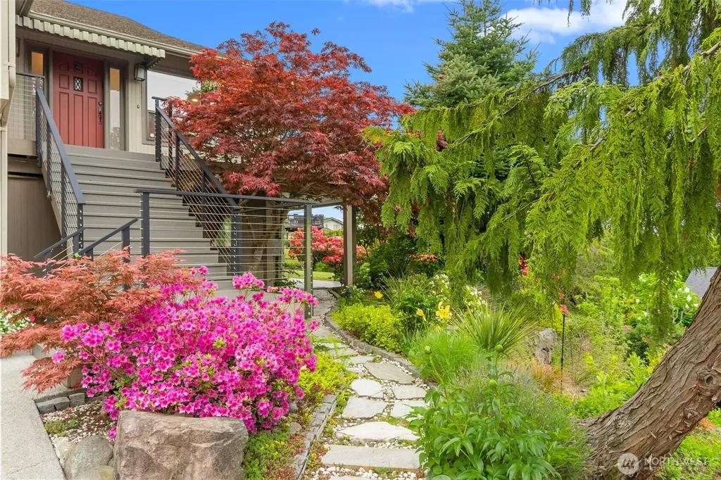 5128 Seaview Way Everett WA 98203