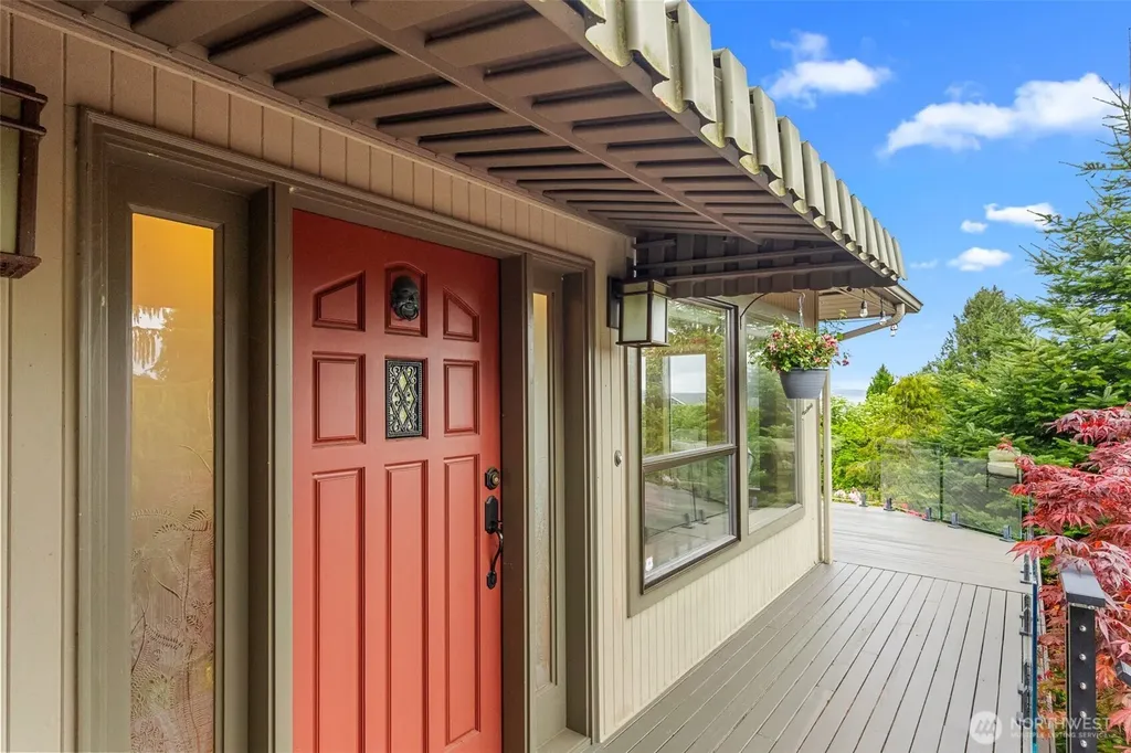 5128 Seaview Way Everett WA 98203
