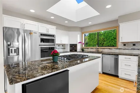 5128 Seaview Way Everett WA 98203