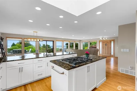 5128 Seaview Way Everett WA 98203