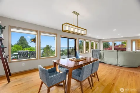 5128 Seaview Way Everett WA 98203