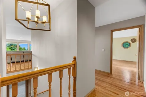 5128 Seaview Way Everett WA 98203