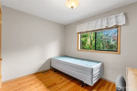 5128 Seaview Way Everett WA 98203