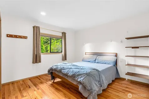5128 Seaview Way Everett WA 98203