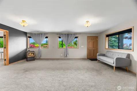 5128 Seaview Way Everett WA 98203