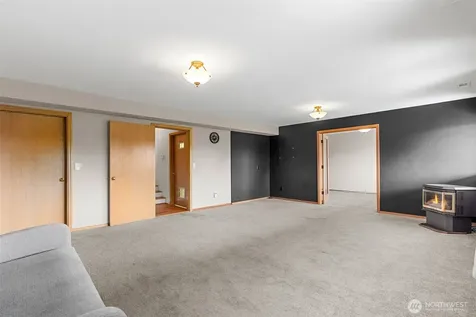 5128 Seaview Way Everett WA 98203