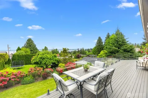 5128 Seaview Way Everett WA 98203