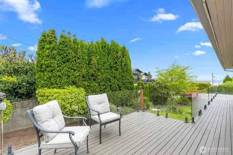 5128 Seaview Way Everett WA 98203