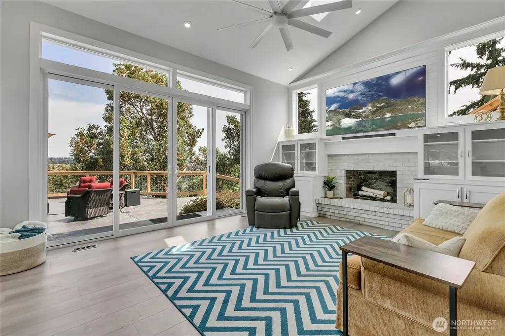 35 Silver Beach Drive Steilacoom WA 98388