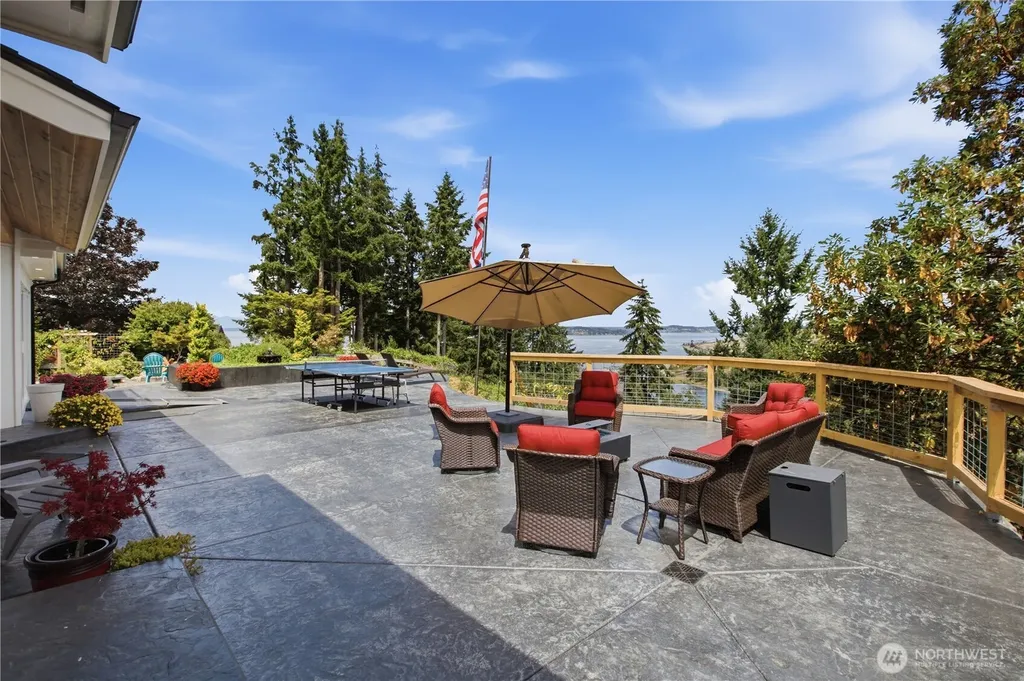 35 Silver Beach Drive Steilacoom WA 98388