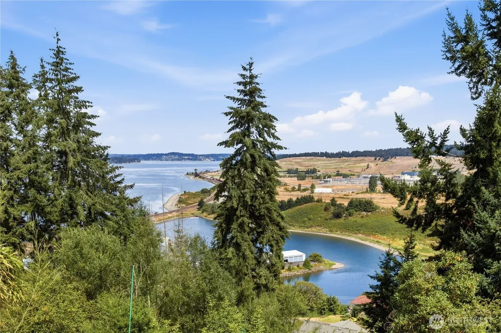 35 Silver Beach Drive Steilacoom WA 98388