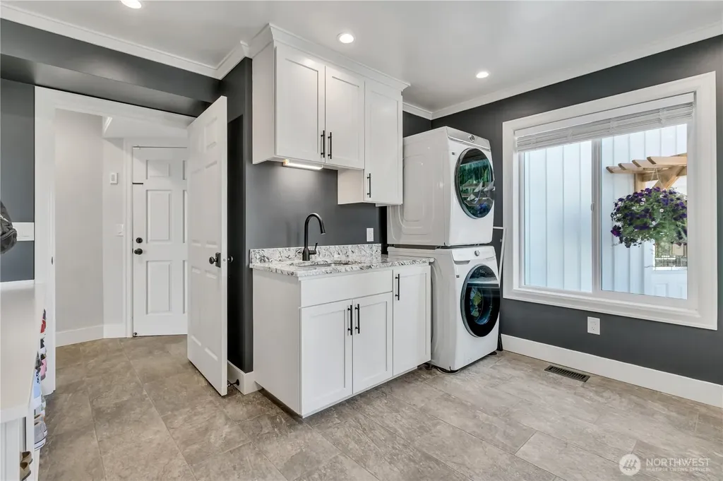 35 Silver Beach Drive Steilacoom WA 98388