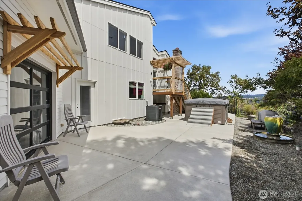 35 Silver Beach Drive Steilacoom WA 98388
