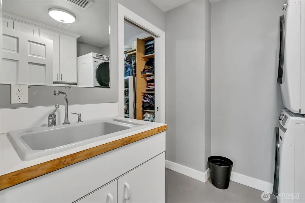 35 Silver Beach Drive Steilacoom WA 98388