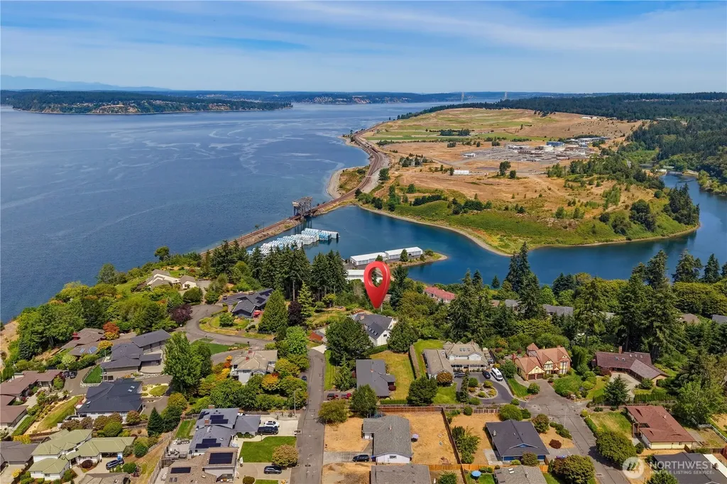 35 Silver Beach Drive Steilacoom WA 98388