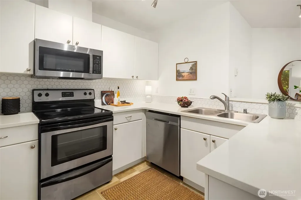 323 Queen Anne Avenue N Seattle WA 98109