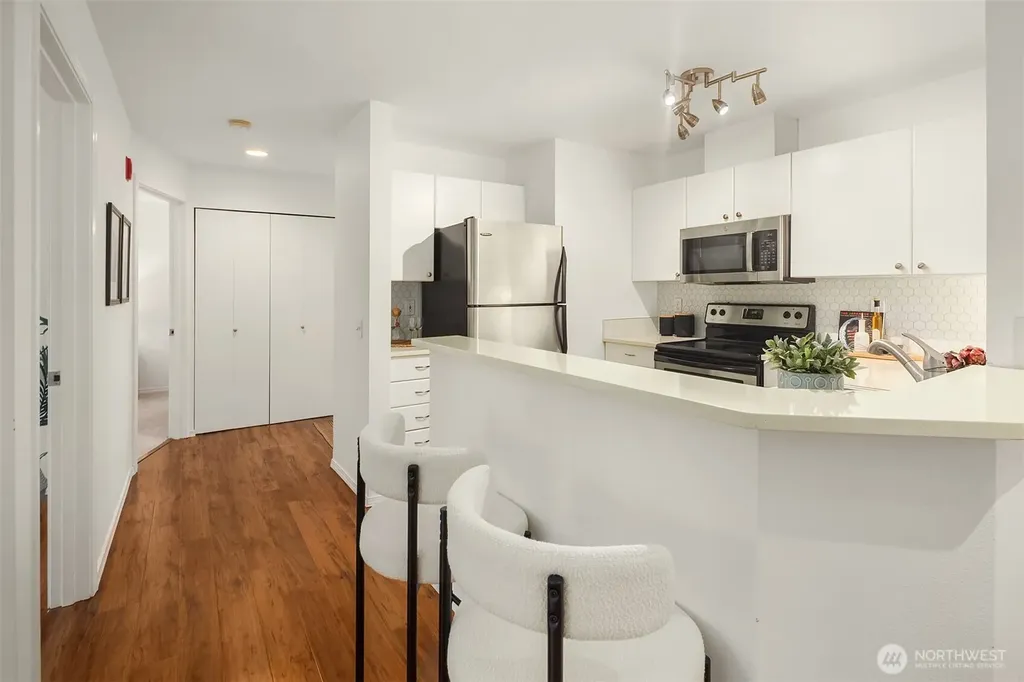 323 Queen Anne Avenue N Seattle WA 98109