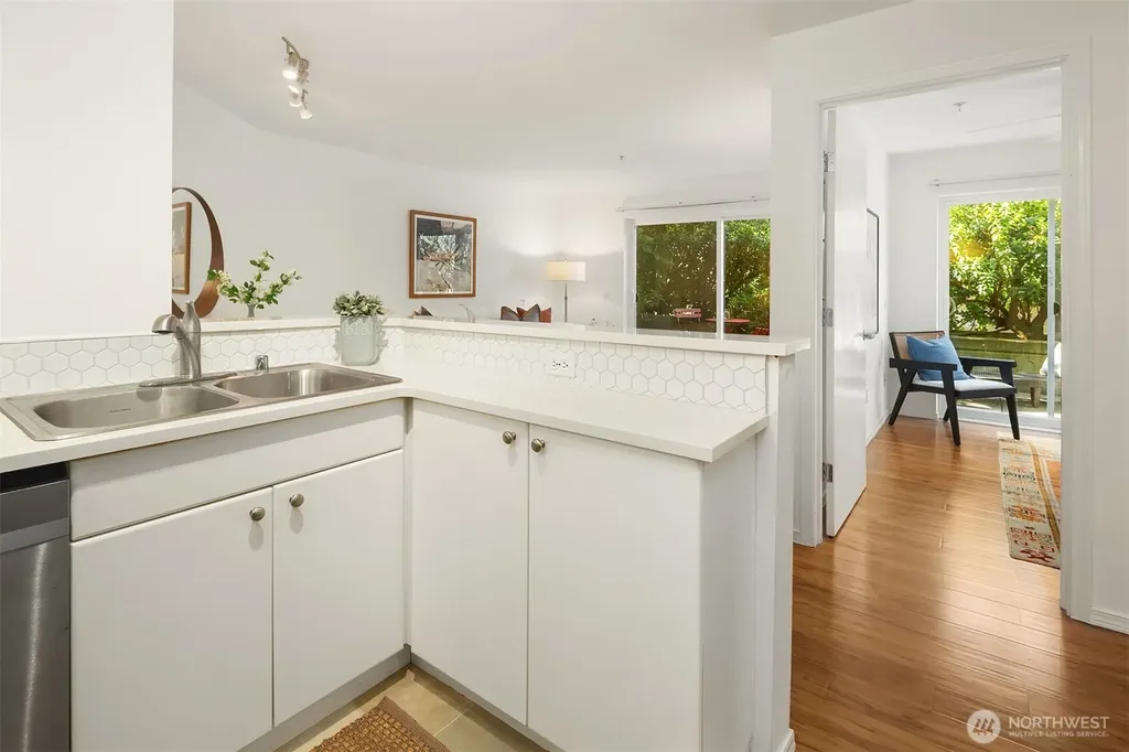323 Queen Anne Avenue N Seattle WA 98109