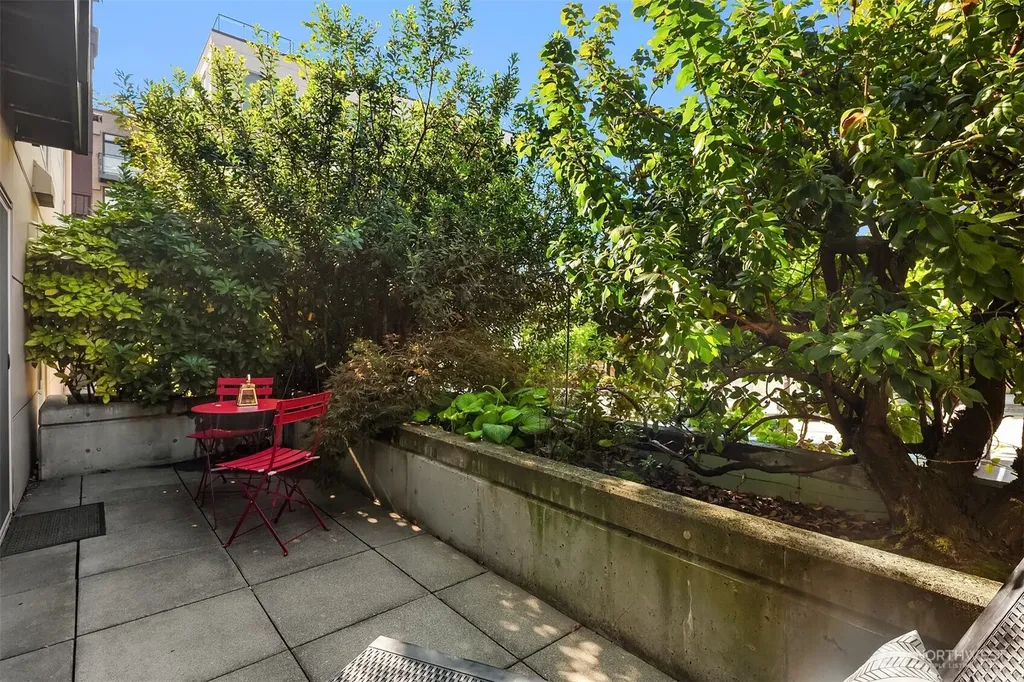 323 Queen Anne Avenue N Seattle WA 98109