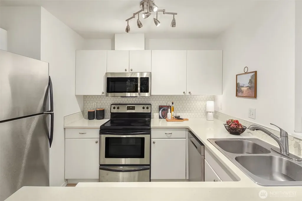 323 Queen Anne Avenue N Seattle WA 98109