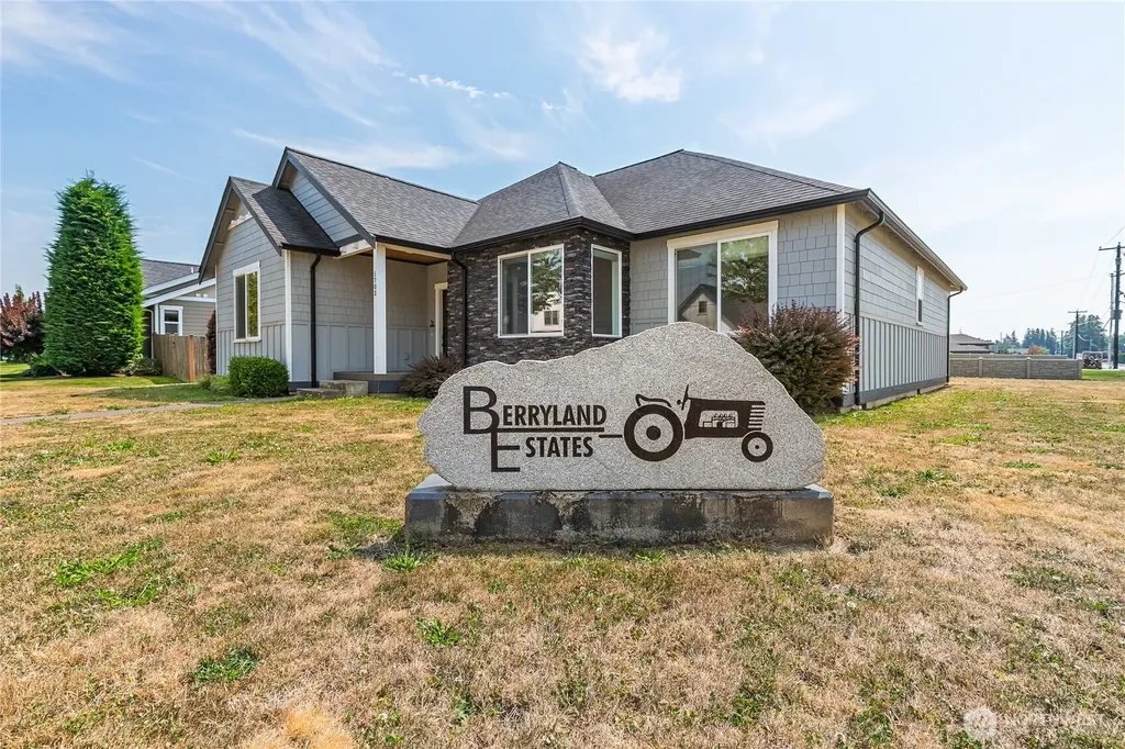 2240 Berryman Loop Lynden WA 98264