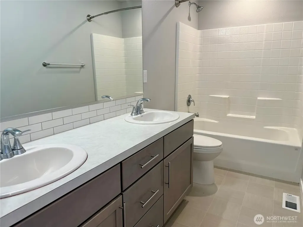 10044 5th Avenue SW Seattle WA 98146