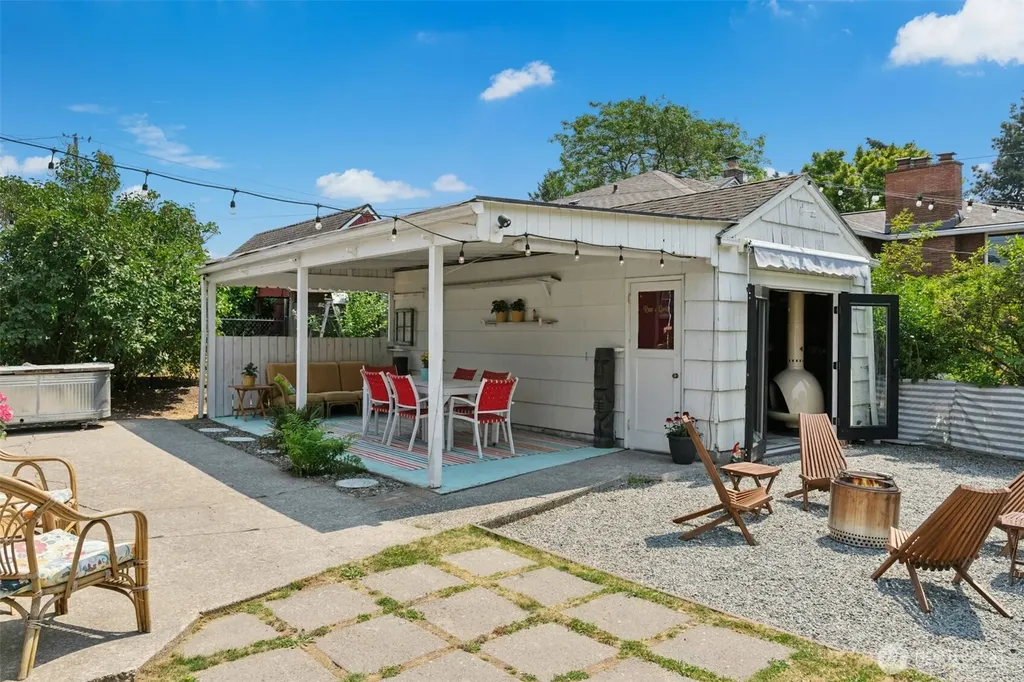 1217 S Charlestown Street Seattle WA 98108
