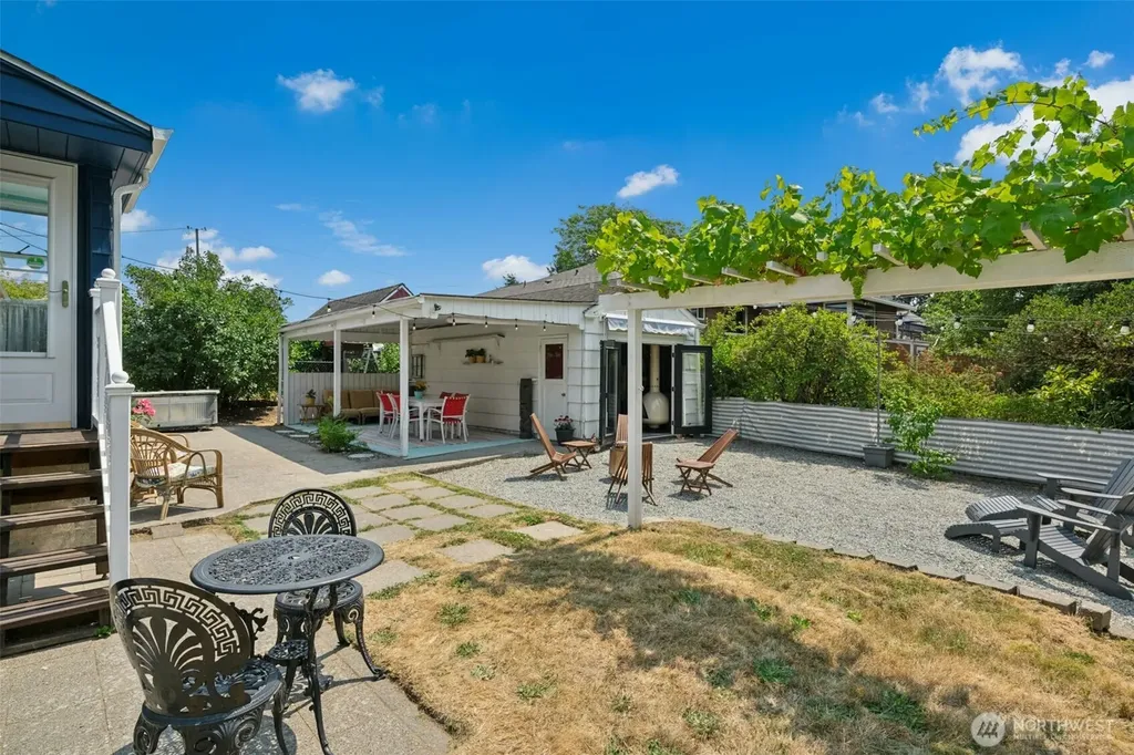 1217 S Charlestown Street Seattle WA 98108