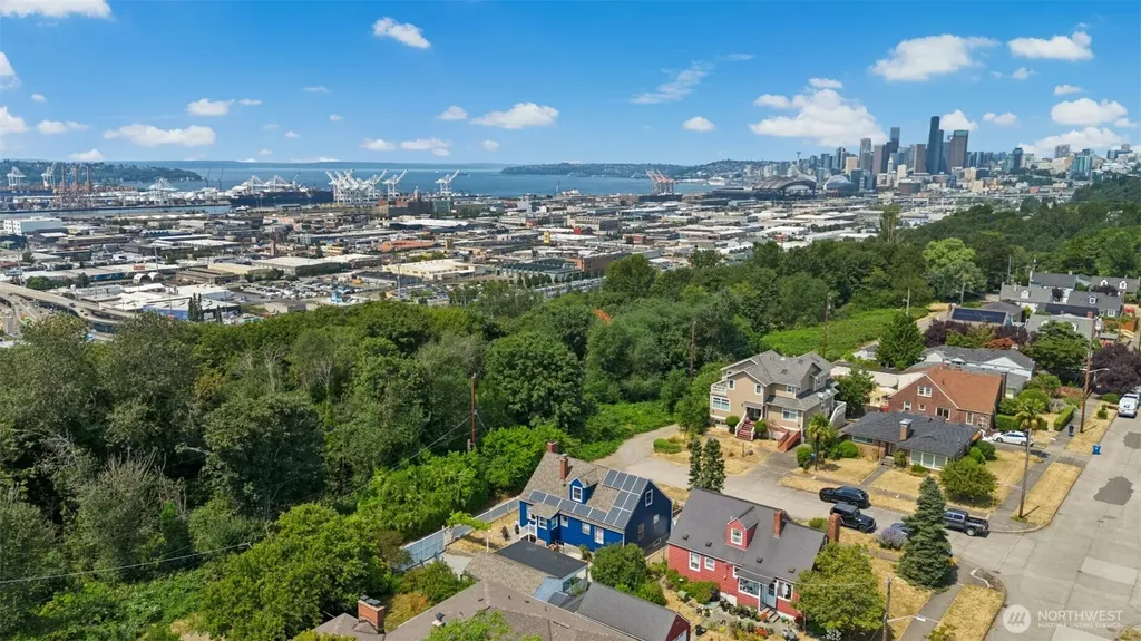 1217 S Charlestown Street Seattle WA 98108