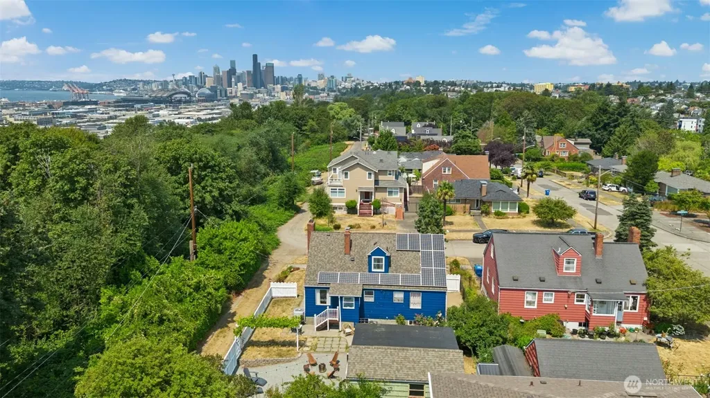 1217 S Charlestown Street Seattle WA 98108