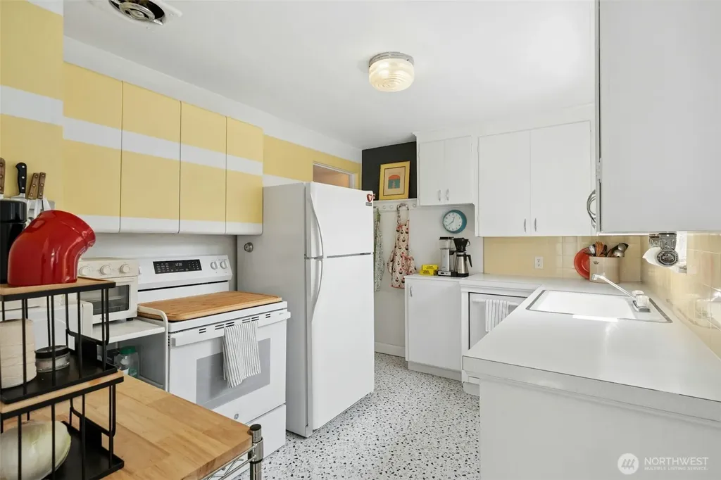1217 S Charlestown Street Seattle WA 98108