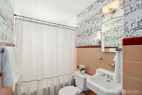 1217 S Charlestown Street Seattle WA 98108