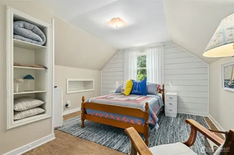 1217 S Charlestown Street Seattle WA 98108