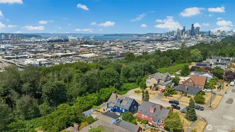 1217 S Charlestown Street Seattle WA 98108