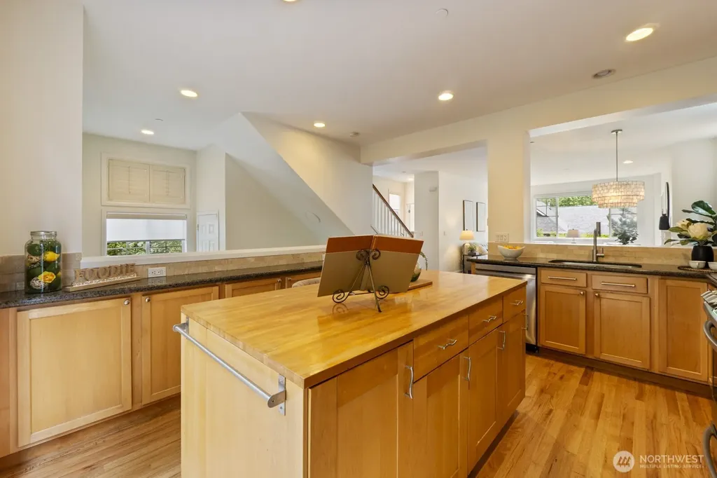 71 Sunset Court NW Issaquah WA 98027