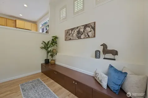 71 Sunset Court NW Issaquah WA 98027